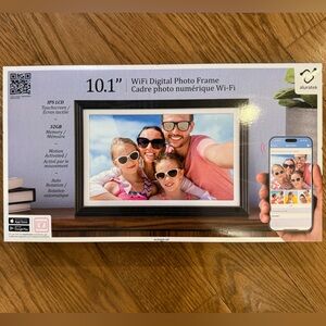 Aluratek 10.1" Wi-Fi Digital Photo Frame